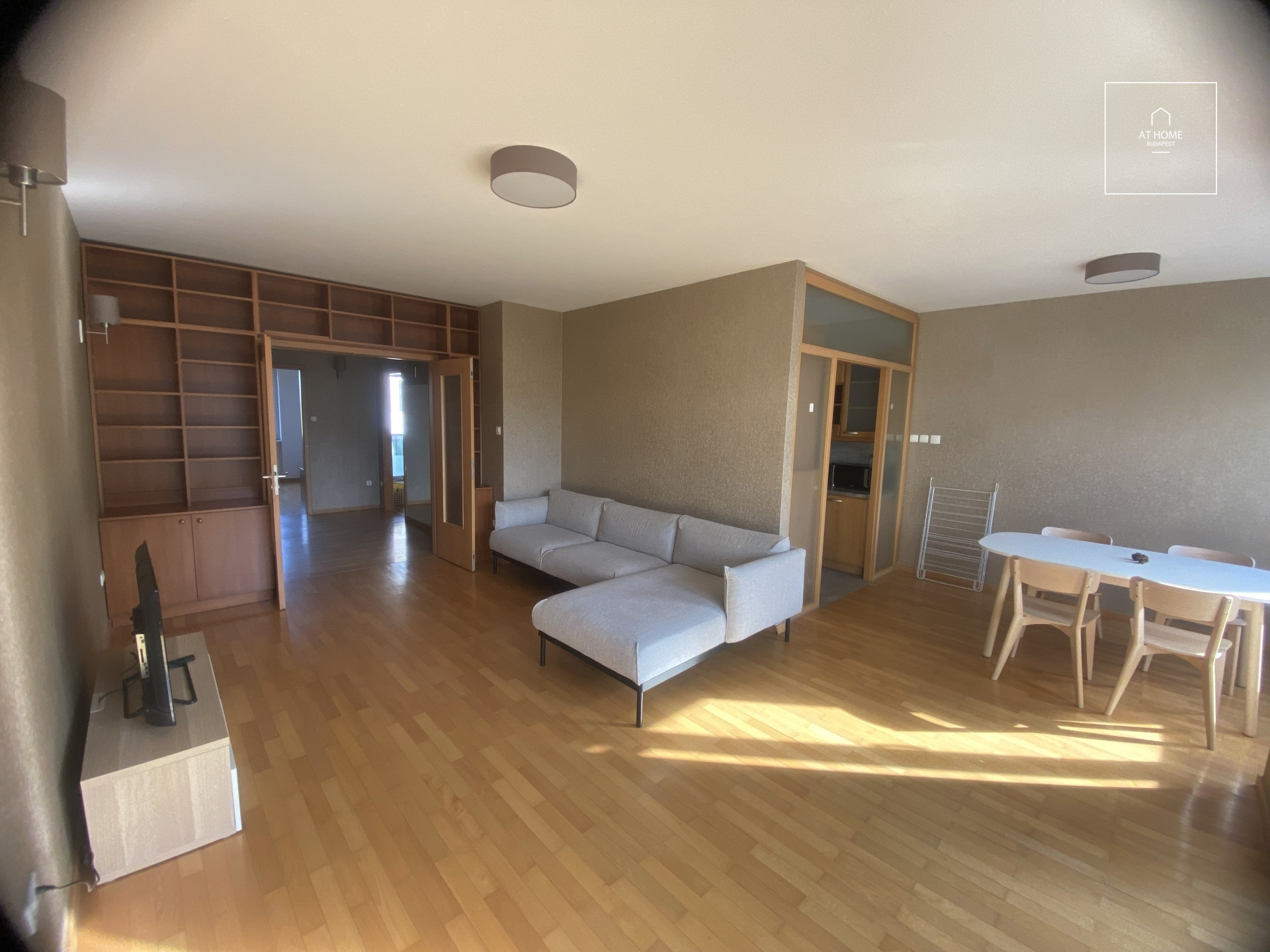 Budapest XII. district, Németvölgy, 3 bedrooms apartment with balcony for rent.