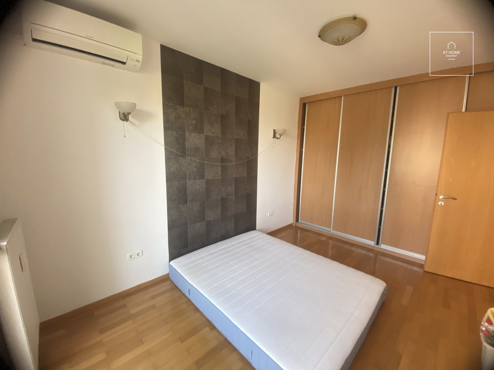 Budapest XII. district, Németvölgy, 3 bedrooms apartment with balcony for rent.