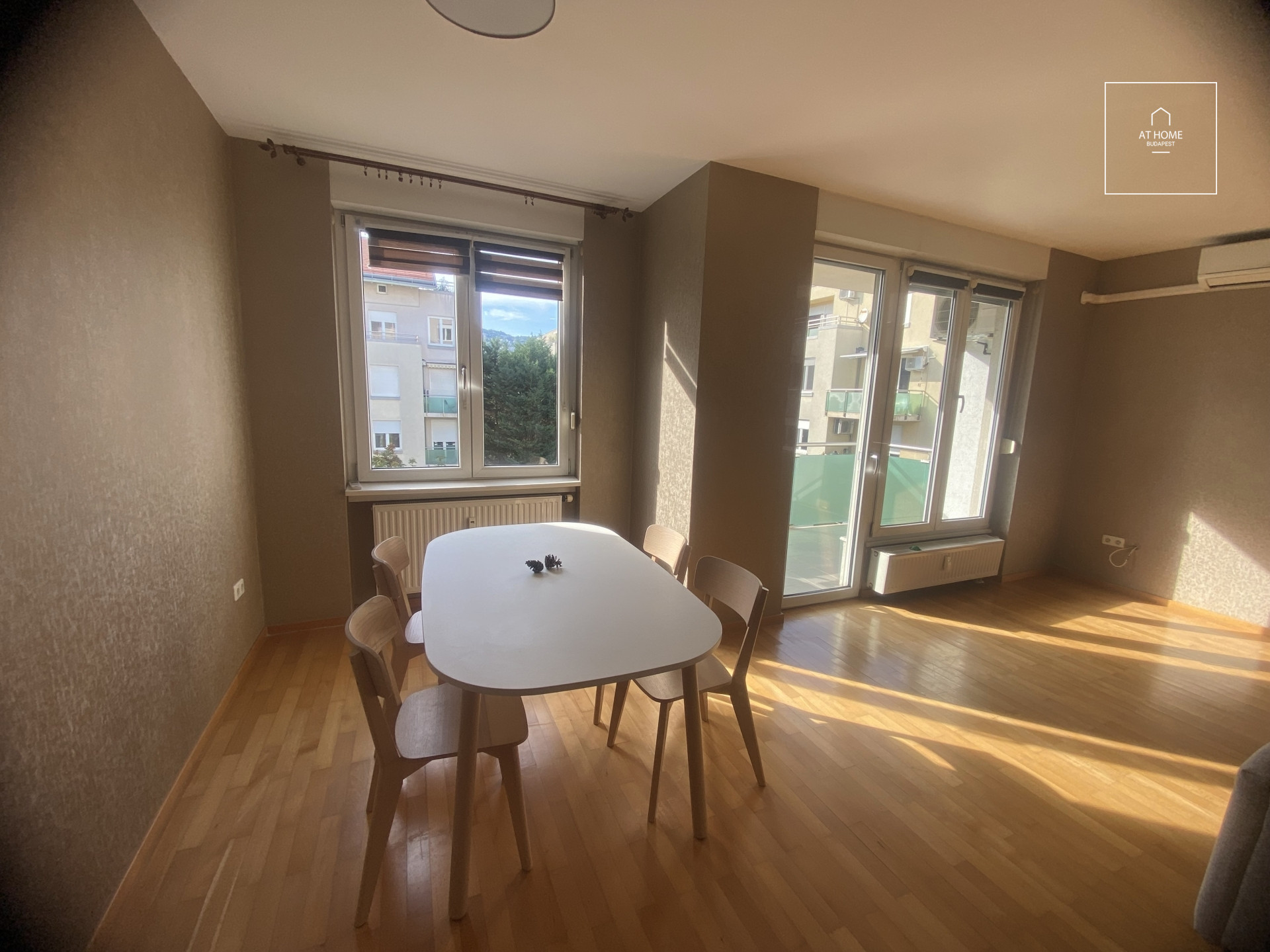 Budapest XII. district, Németvölgy, 3 bedrooms apartment with balcony for rent.