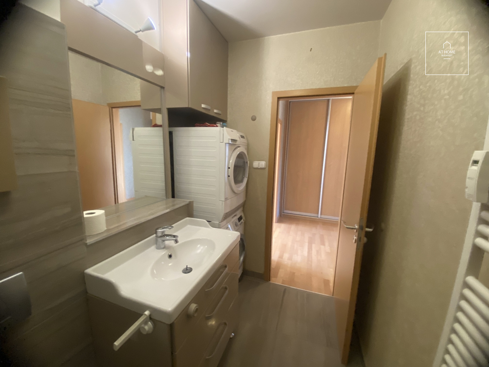 Budapest XII. district, Németvölgy, 3 bedrooms apartment with balcony for rent.