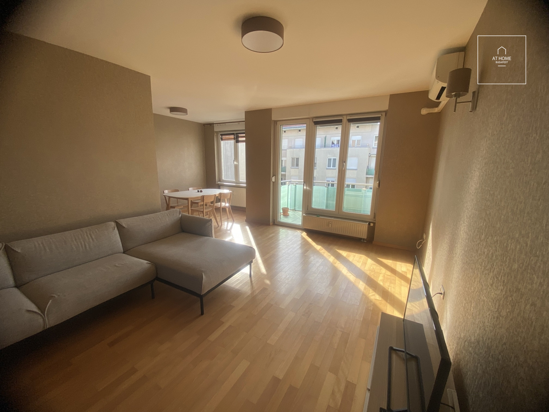 Budapest XII. district, Németvölgy, 3 bedrooms apartment with balcony for rent.
