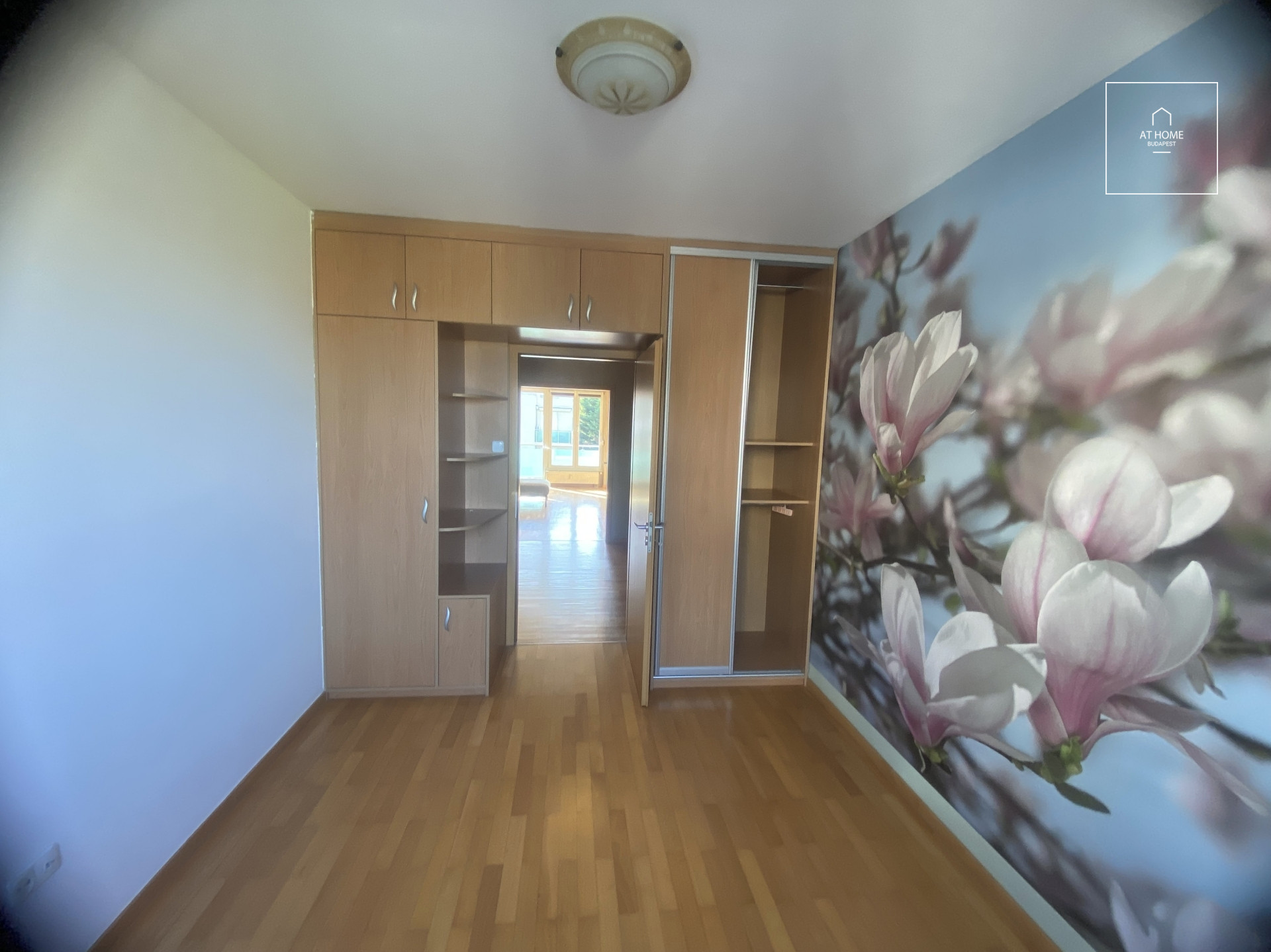 Budapest XII. district, Németvölgy, 3 bedrooms apartment with balcony for rent.