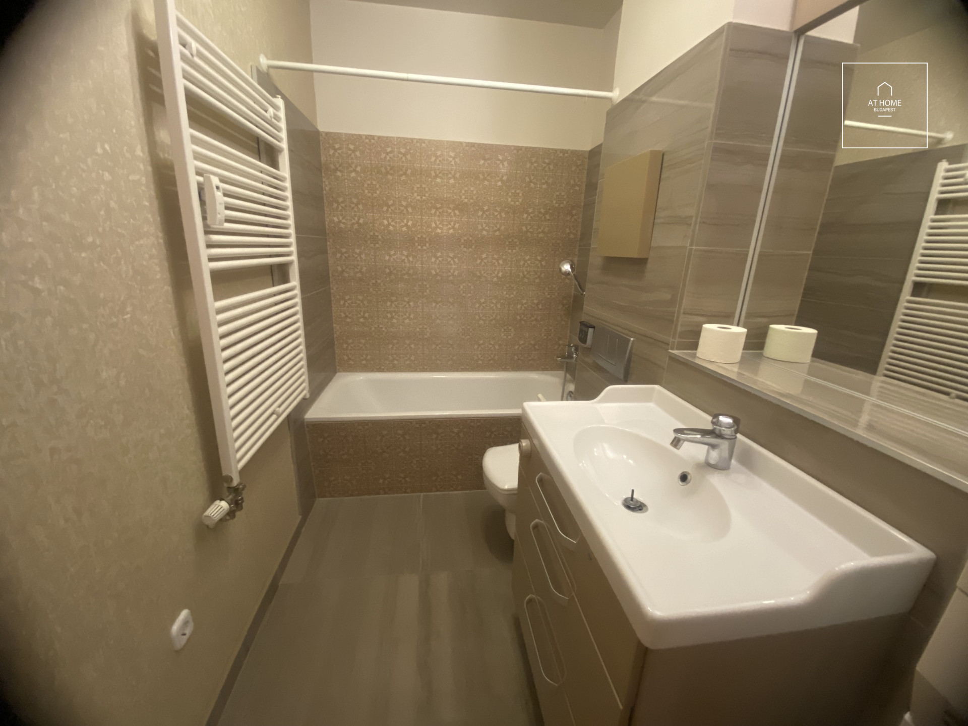 Budapest XII. district, Németvölgy, 3 bedrooms apartment with balcony for rent.