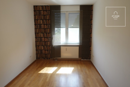 Budapest XII. district, Németvölgy, 3 bedrooms apartment with balcony for rent.