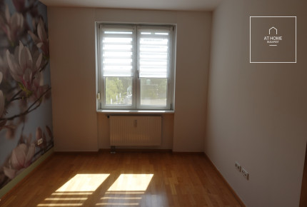 Budapest XII. district, Németvölgy, 3 bedrooms apartment with balcony for rent.