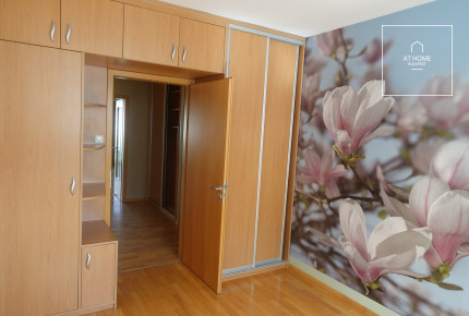 Budapest XII. district, Németvölgy, 3 bedrooms apartment with balcony for rent.