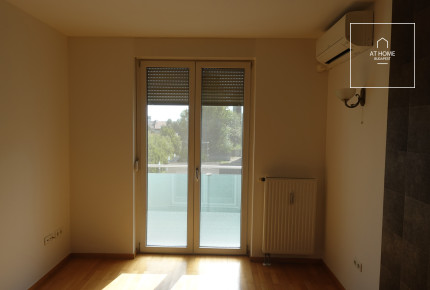 Budapest XII. district, Németvölgy, 3 bedrooms apartment with balcony for rent.