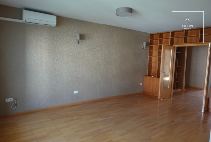 Budapest XII. district, Németvölgy, 3 bedrooms apartment with balcony for rent.