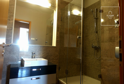 Budapest XII. district, Németvölgy, 3 bedrooms apartment with balcony for rent.