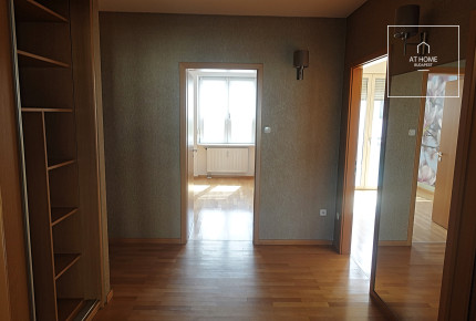 Budapest XII. district, Németvölgy, 3 bedrooms apartment with balcony for rent.