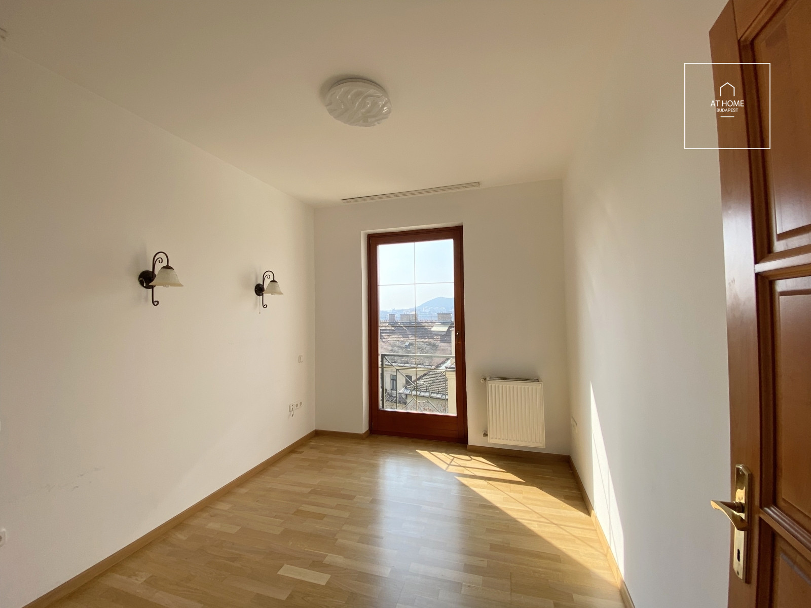Ground-floor, 82 sqm, two-bedroom apartment with a spacious terrace in Budapest’s 1st district