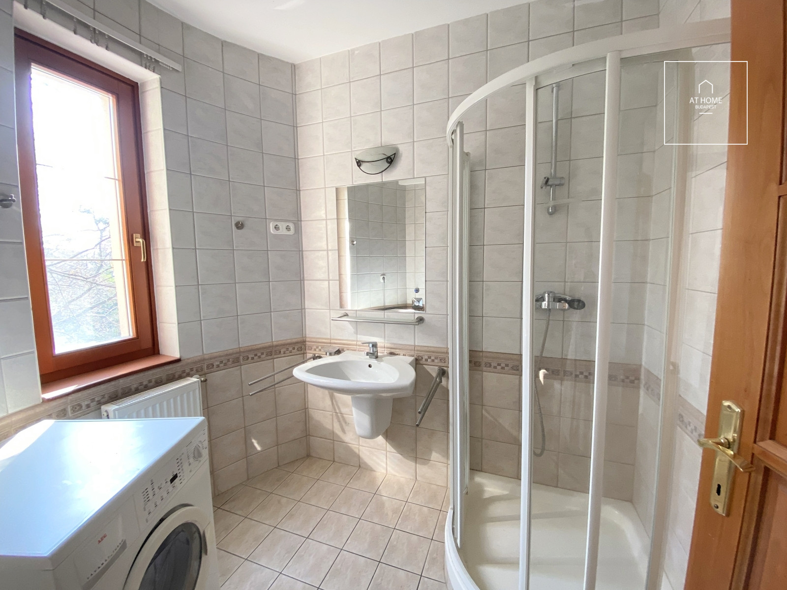 Ground-floor, 82 sqm, two-bedroom apartment with a spacious terrace in Budapest’s 1st district