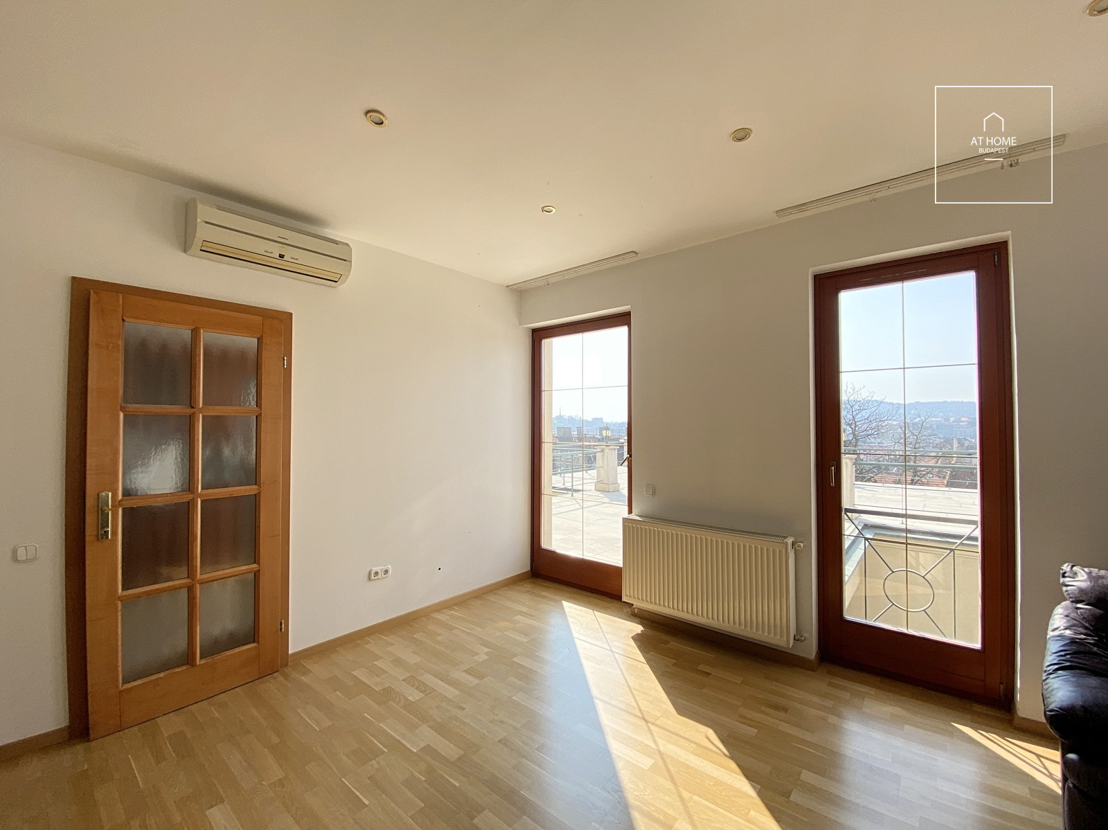 Ground-floor, 82 sqm, two-bedroom apartment with a spacious terrace in Budapest’s 1st district