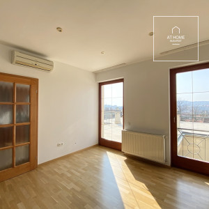 Ground-floor, 82 sqm, two-bedroom apartment with a spacious terrace in Budapest’s 1st district