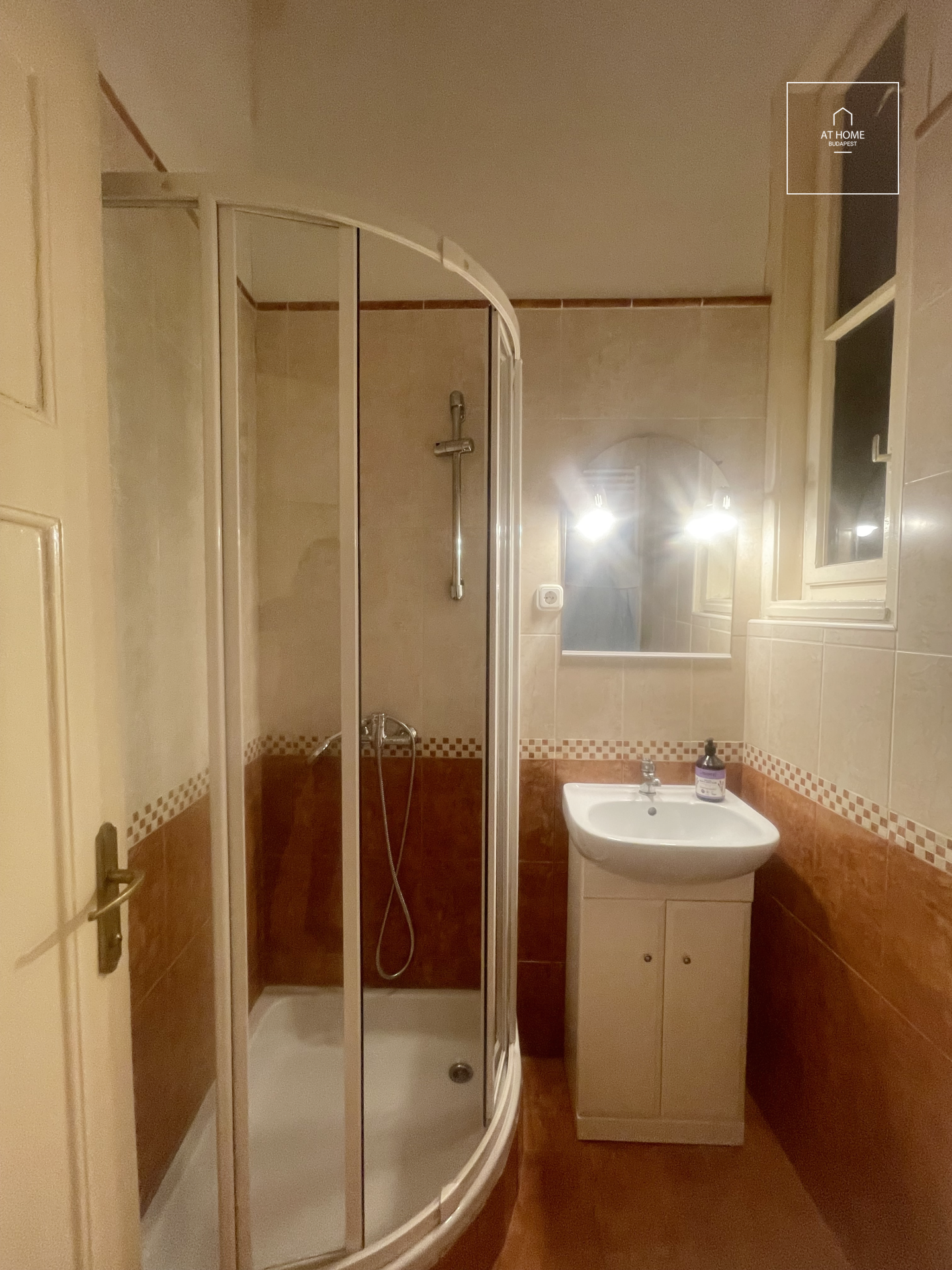 2-bedroom, renovated apartment in District V, Downtown Budapest