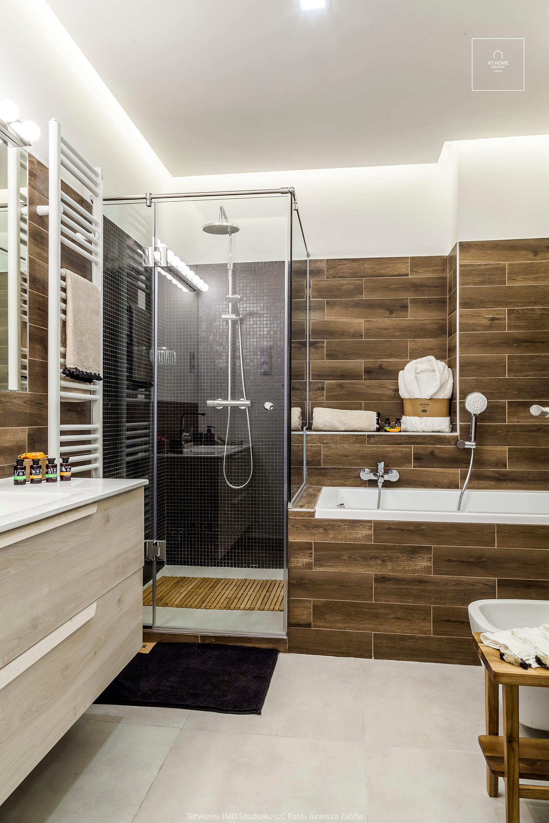 2 bedroom newly renovated and furnished, luxury apartment for rent in the 7th district of Budapest with a big 74sqm corner terrace and fantastic city view.