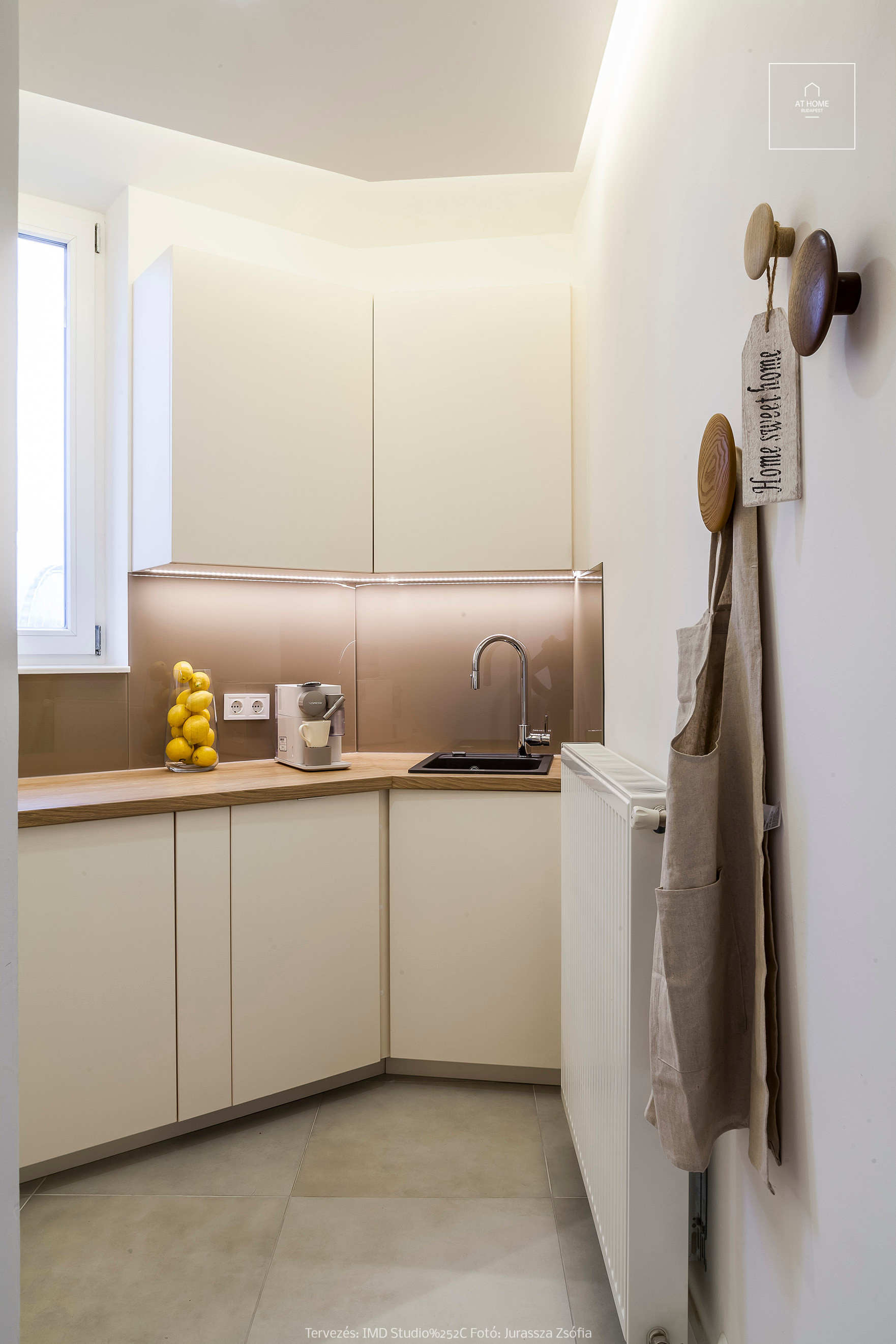 2 bedroom newly renovated and furnished, luxury apartment for rent in the 7th district of Budapest with a big 74sqm corner terrace and fantastic city view.