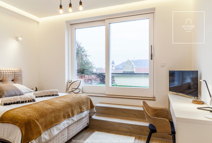 2 bedroom newly renovated and furnished, luxury apartment for rent in the 7th district of Budapest with a big 74sqm corner terrace and fantastic city view.
