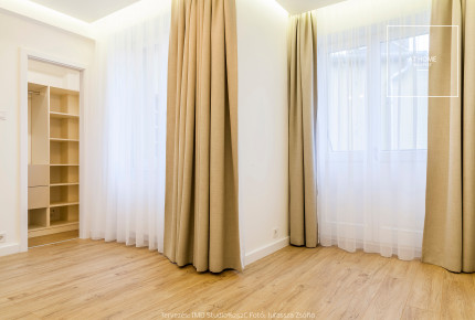 2 bedroom newly renovated and furnished, luxury apartment for rent in the 7th district of Budapest with a big 74sqm corner terrace and fantastic city view.