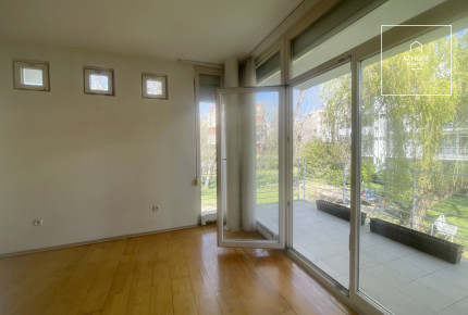 Bauhaus-style 2-bedroom apartment for sale in District XI, Sasad