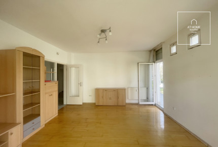 Bauhaus-style 2-bedroom apartment for sale in District XI, Sasad