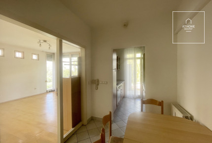 Bauhaus-style 2-bedroom apartment for sale in District XI, Sasad