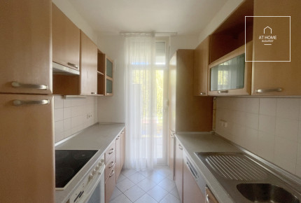 Bauhaus-style 2-bedroom apartment for sale in District XI, Sasad
