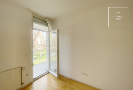 Bauhaus-style 2-bedroom apartment for sale in District XI, Sasad