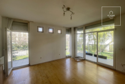 Bauhaus-style 2-bedroom apartment for sale in District XI, Sasad