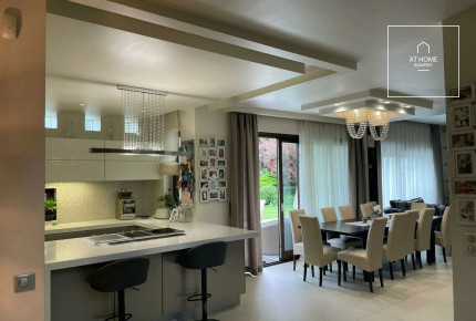 Suburban Luxury in Táborhegy – 5-Bedroom, 320 sqm Family Home