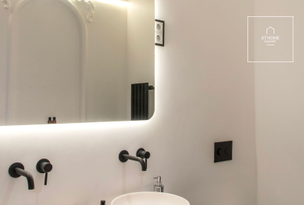 Exclusive Renovated 70 sqm One-Bedroom Apartment in District V, Lipótváros