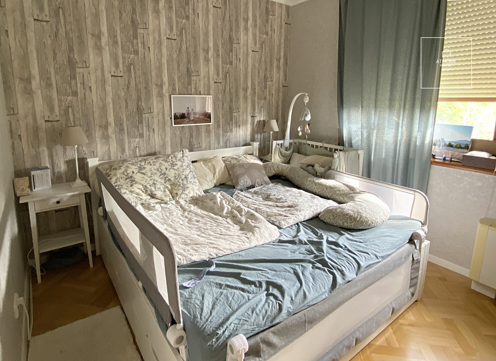 Panoramic three-bedroom apartment with terrace in a residential complex in District II, Kurucles