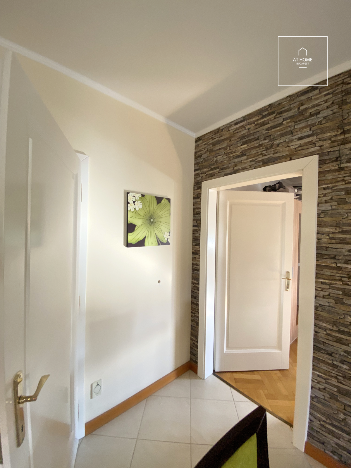 Panoramic three-bedroom apartment with terrace in a residential complex in District II, Kurucles