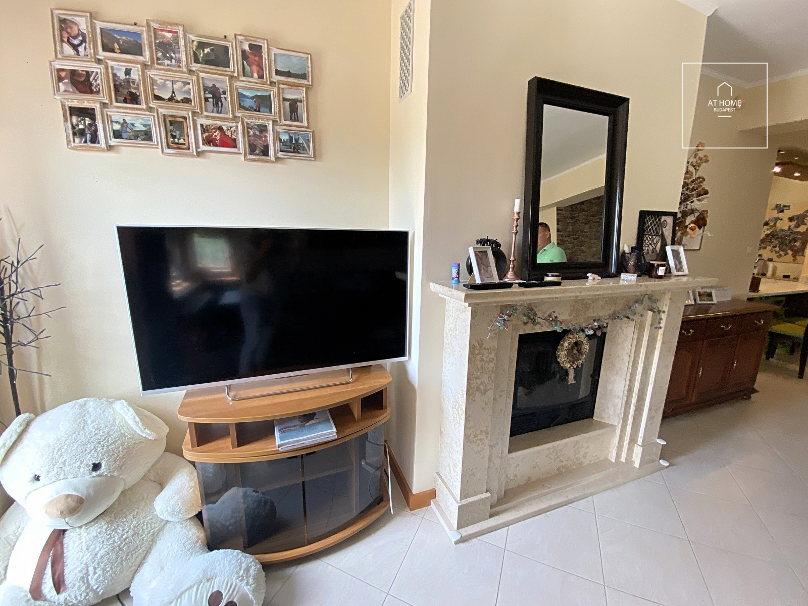 Panoramic three-bedroom apartment with terrace in a residential complex in District II, Kurucles