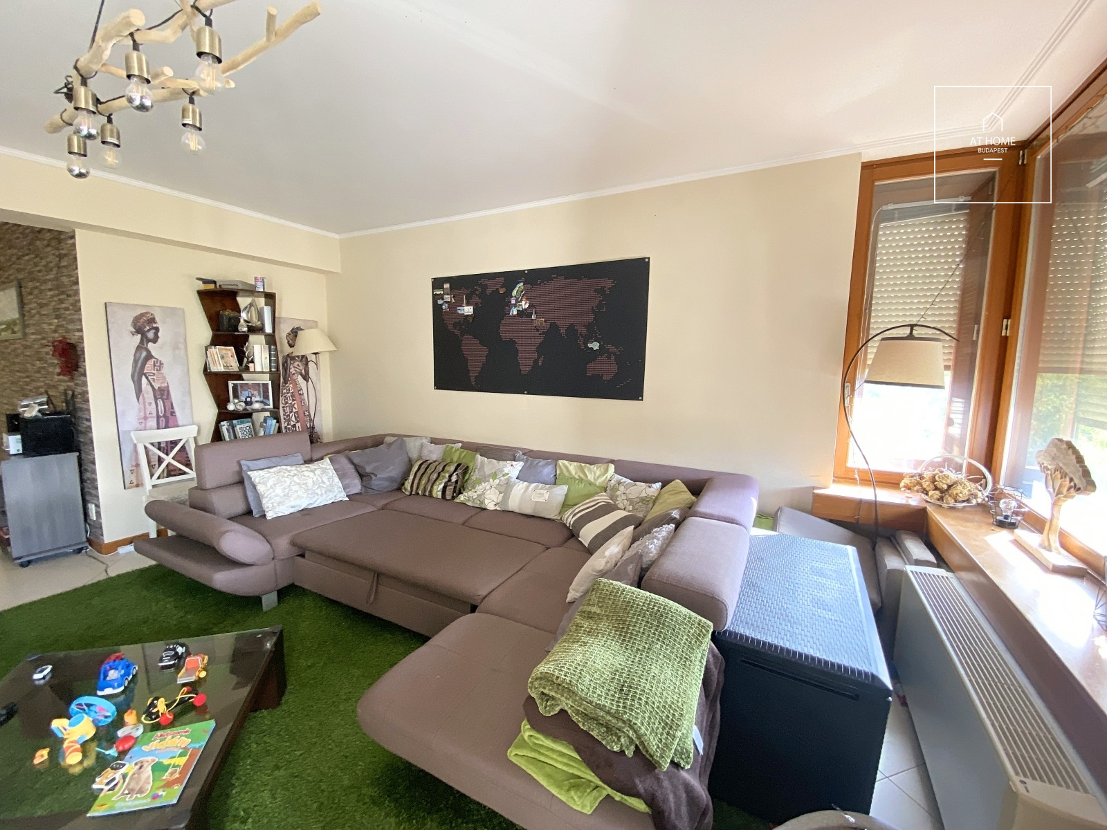 Panoramic three-bedroom apartment with terrace in a residential complex in District II, Kurucles