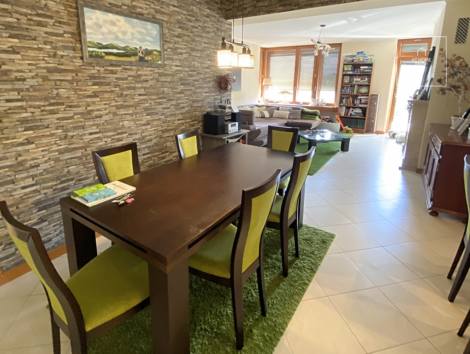 Panoramic three-bedroom apartment with terrace in a residential complex in District II, Kurucles