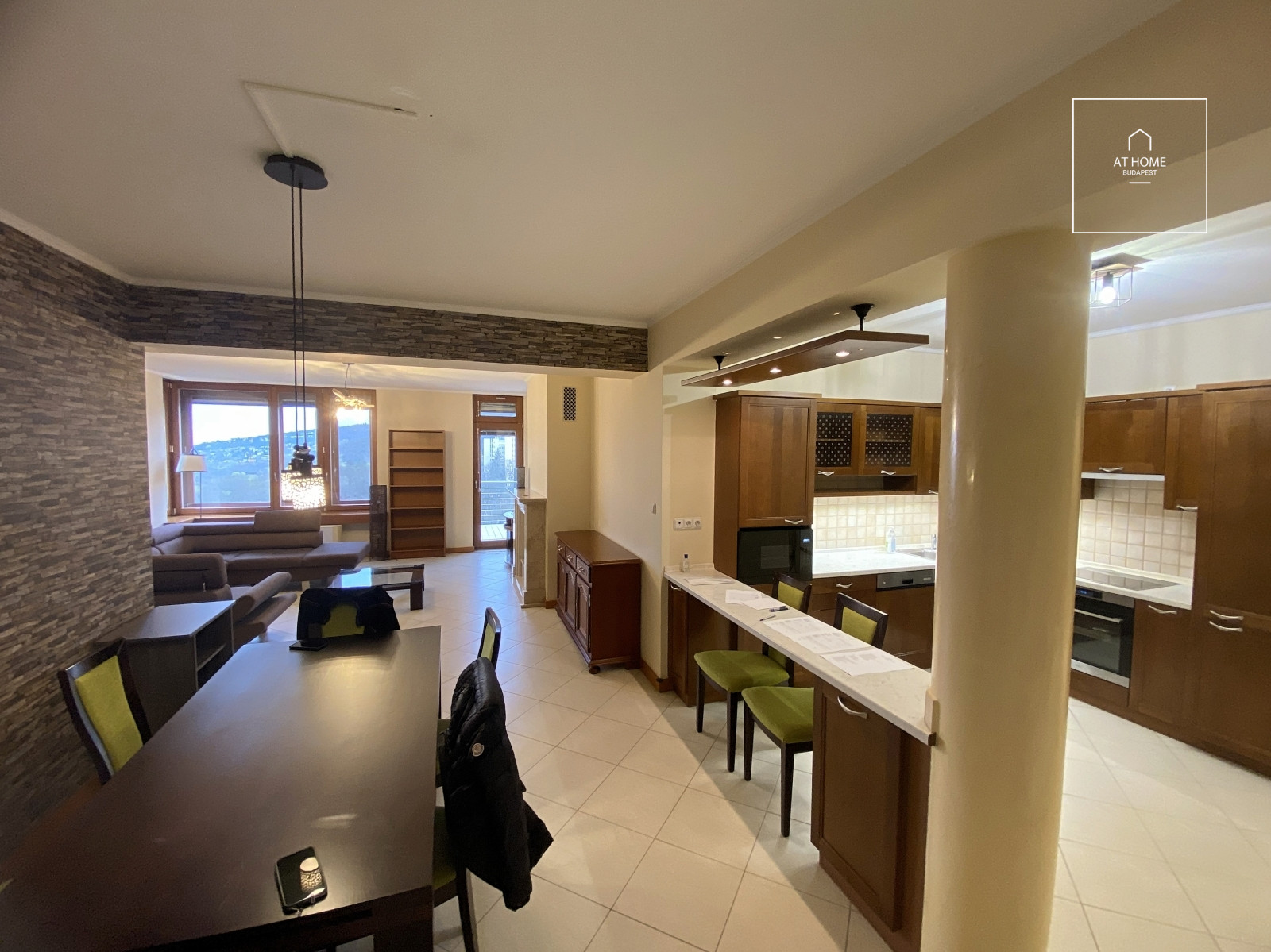 Panoramic three-bedroom apartment with terrace in a residential complex in District II, Kurucles