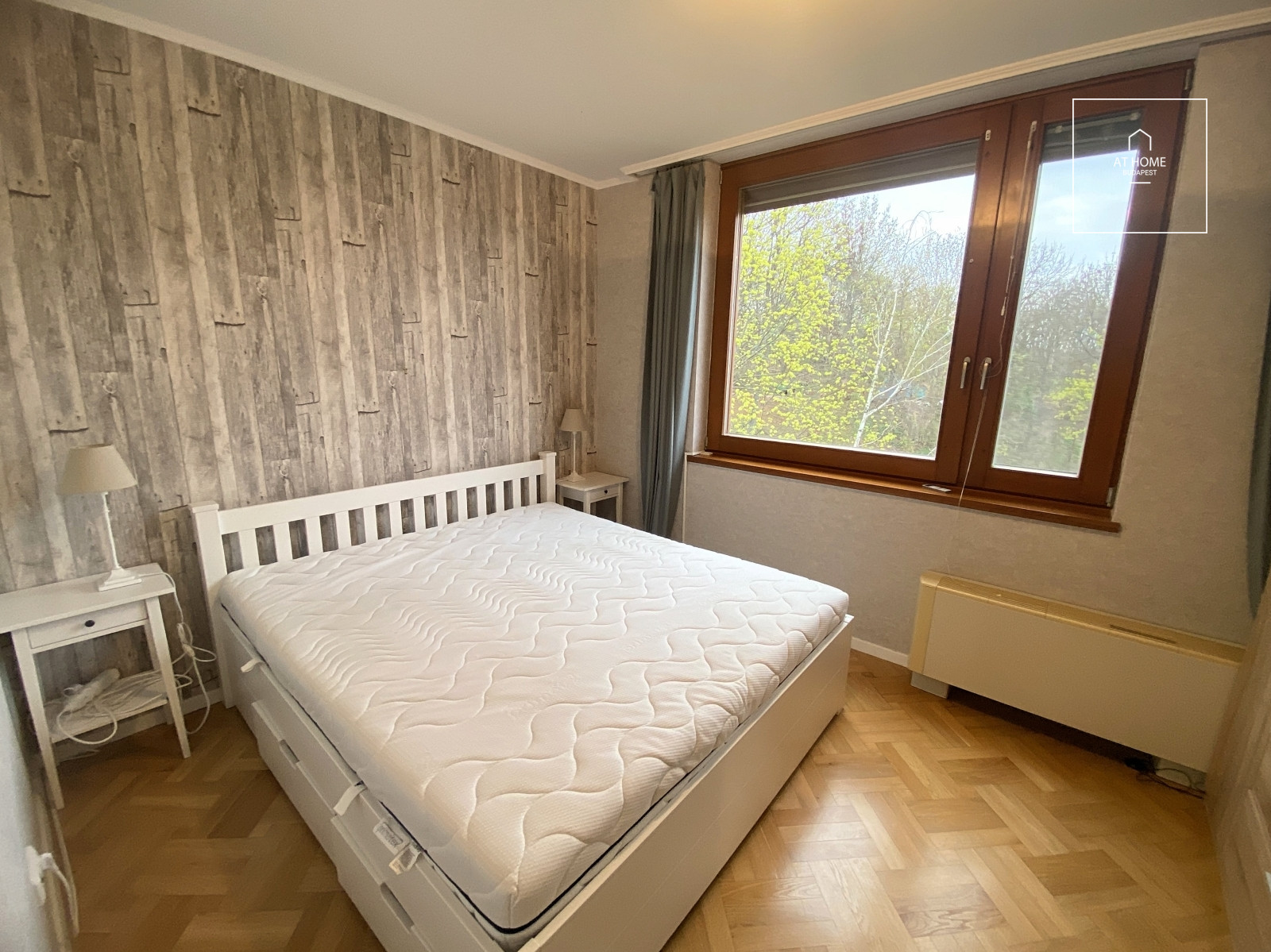 Panoramic three-bedroom apartment with terrace in a residential complex in District II, Kurucles