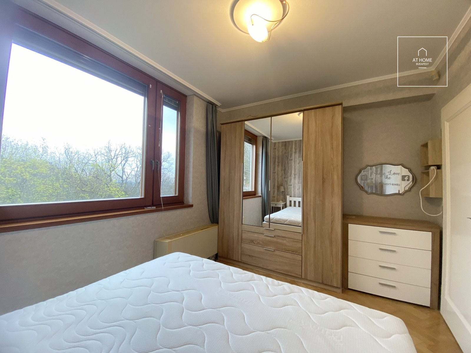 Panoramic three-bedroom apartment with terrace in a residential complex in District II, Kurucles