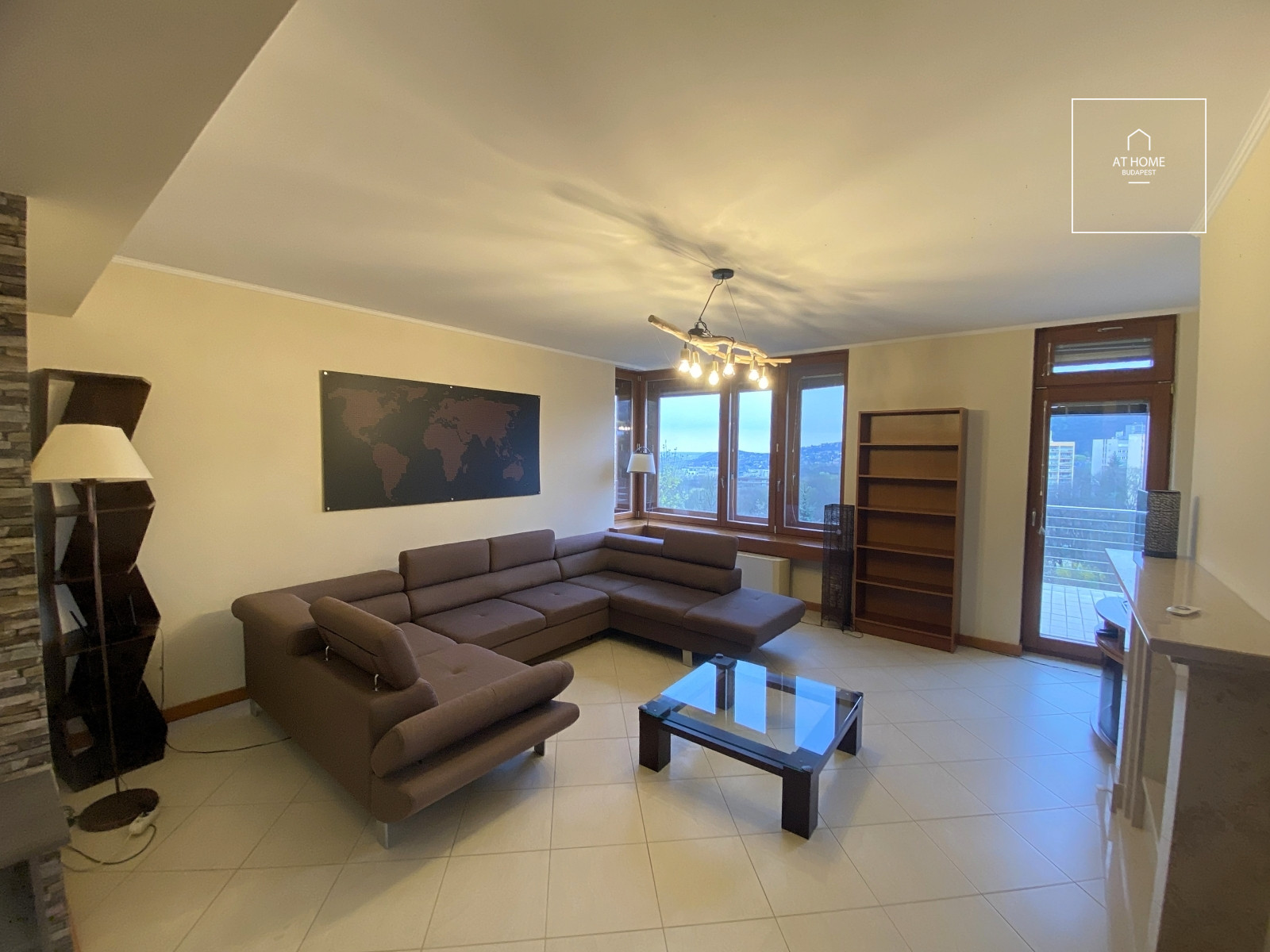 Panoramic three-bedroom apartment with terrace in a residential complex in District II, Kurucles