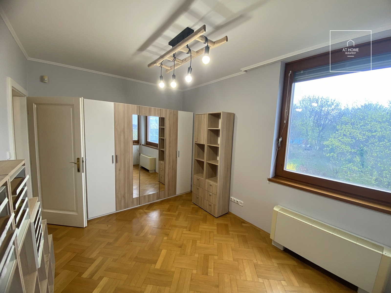 Panoramic three-bedroom apartment with terrace in a residential complex in District II, Kurucles