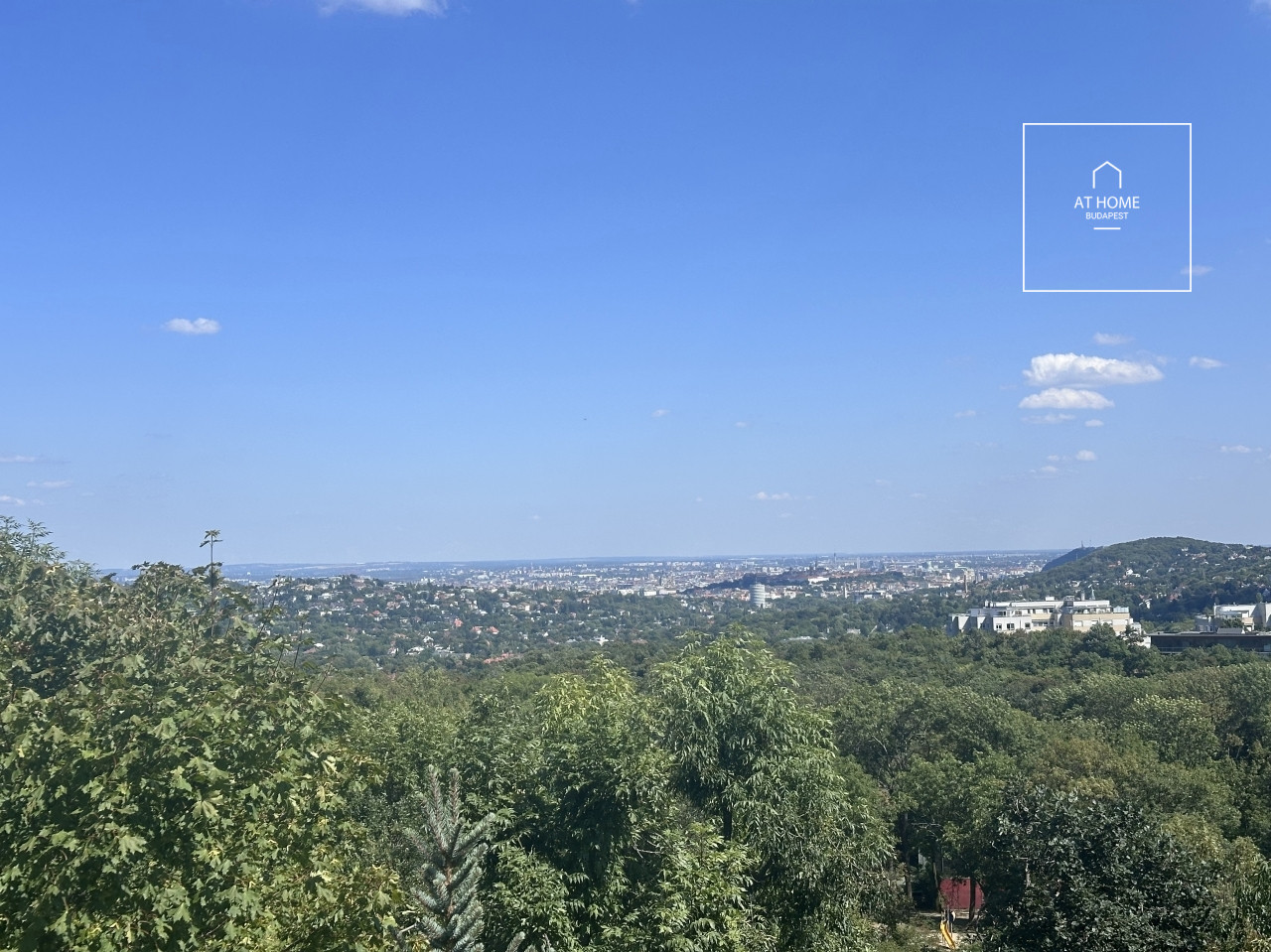 Panoramic three-bedroom apartment with terrace in a residential complex in District II, Kurucles