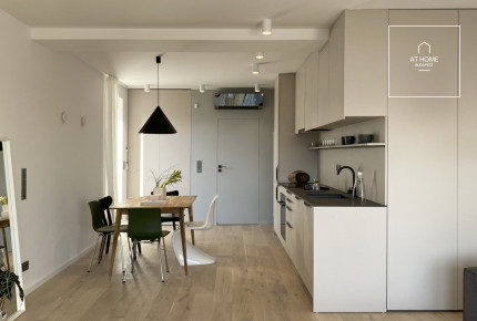 Renovated 110 sqm, 3-bedroom duplex apartment in Rózsadomb