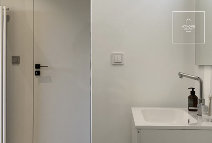 Renovated 110 sqm, 3-bedroom duplex apartment in Rózsadomb