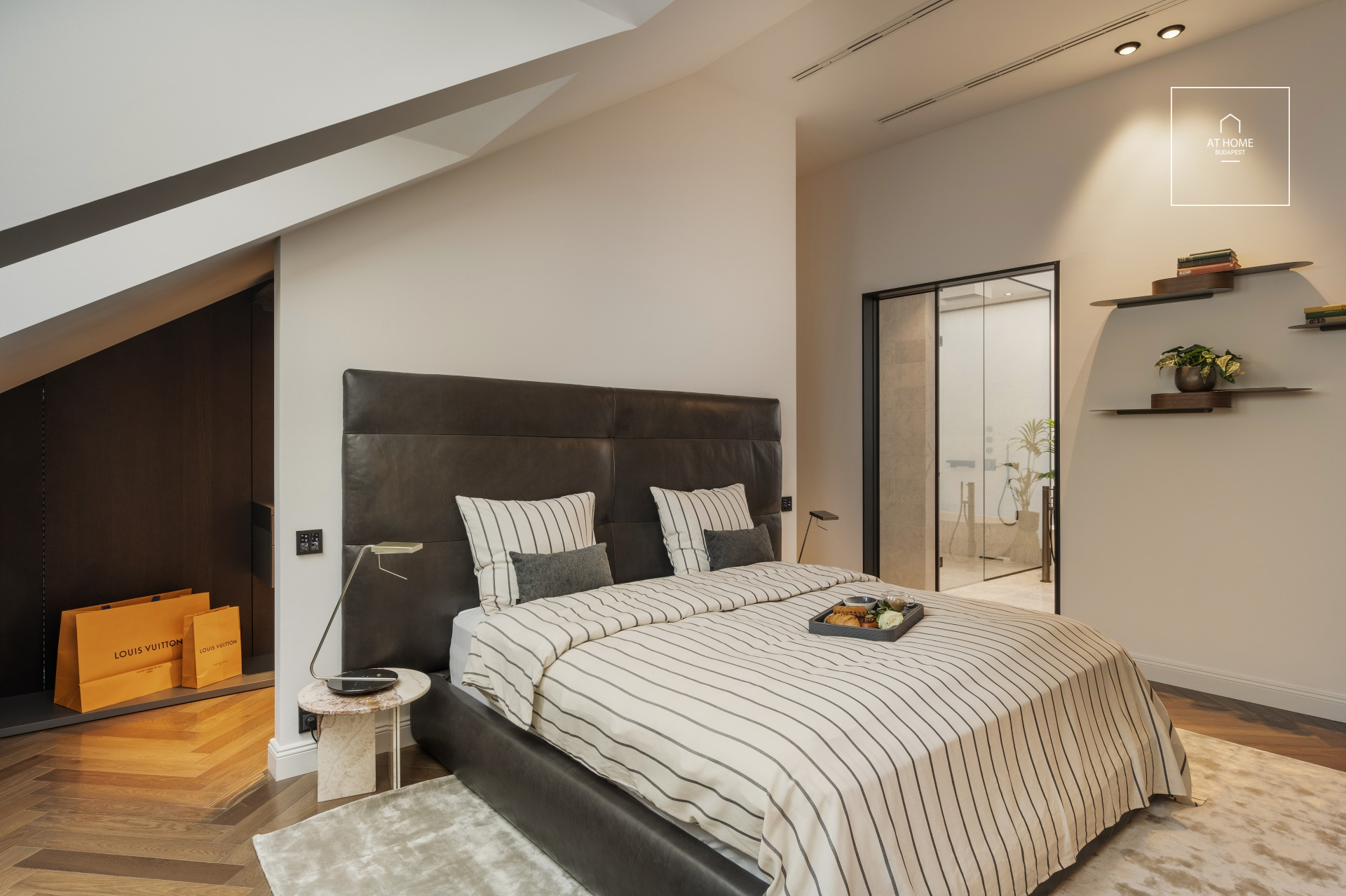 Panorámás 300 nm-es luxus penthouse lakás 3 hálószobával a VI. kerületben