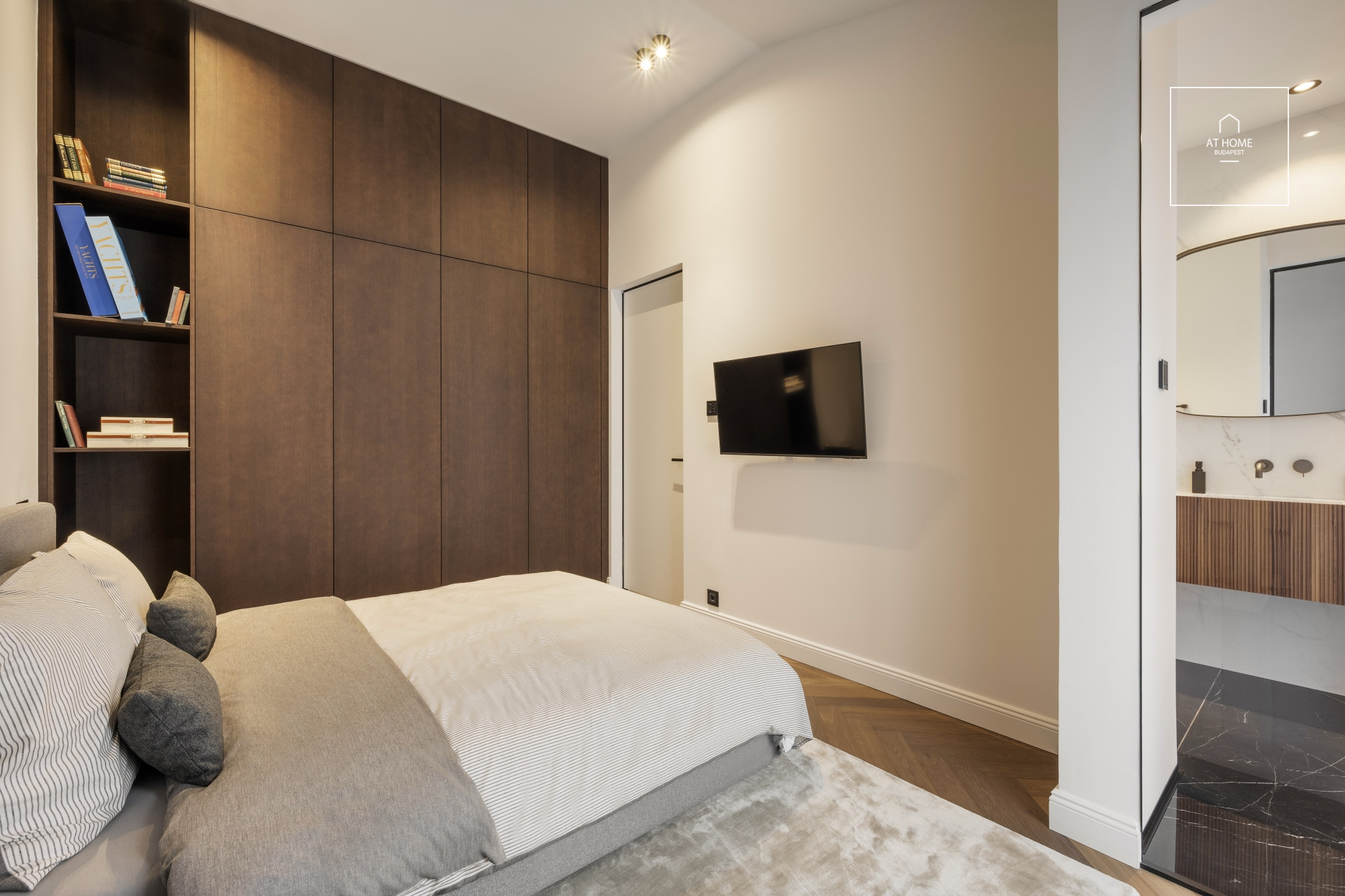 Luxury penthouse for rent in the heart of Budapest 6th district