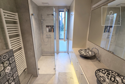 Exclusive, fully renovated 130 sqm ground floor apartment of a garden-access family house in the 12th district