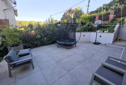 Exclusive, fully renovated 130 sqm ground floor apartment of a garden-access family house in the 12th district