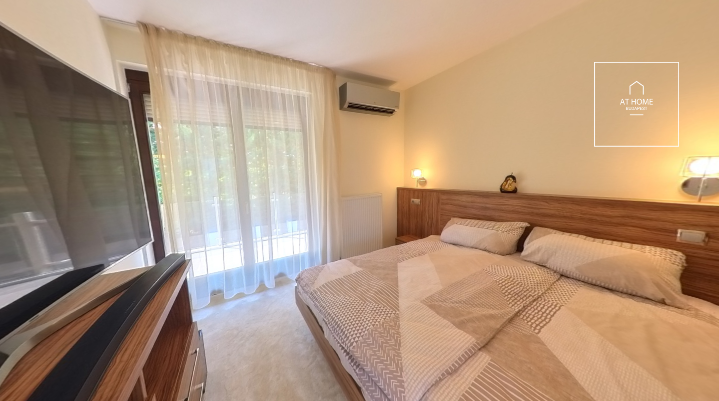 Fully renovated 110 sqm luxury apartment in a green residential area of the 3rd district
