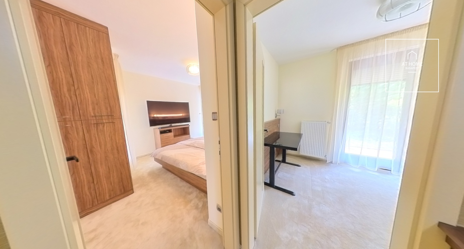 Fully renovated 110 sqm luxury apartment in a green residential area of the 3rd district